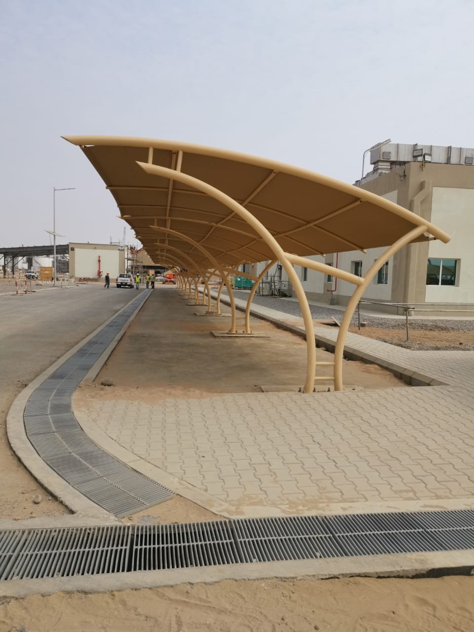 نوفر أفضل مظلات القطيف لحماية مثالية من الشمس والأمطار