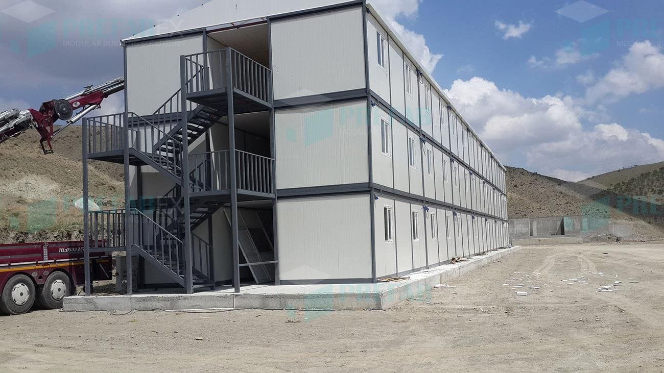 مباني مصنوعة من الساندوتش بانل