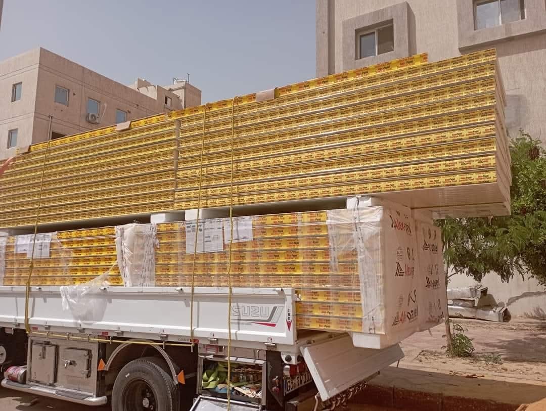 عرض تركيب الساندوتش بانل في موقع بناء